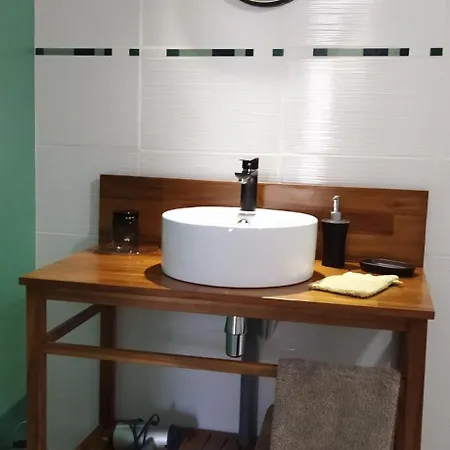 La Maison Des Escargots Bed & Breakfast Blanzay